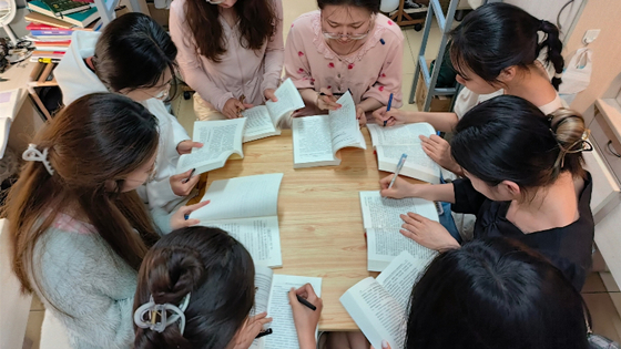 女生八人学习_副本_副本.jpg